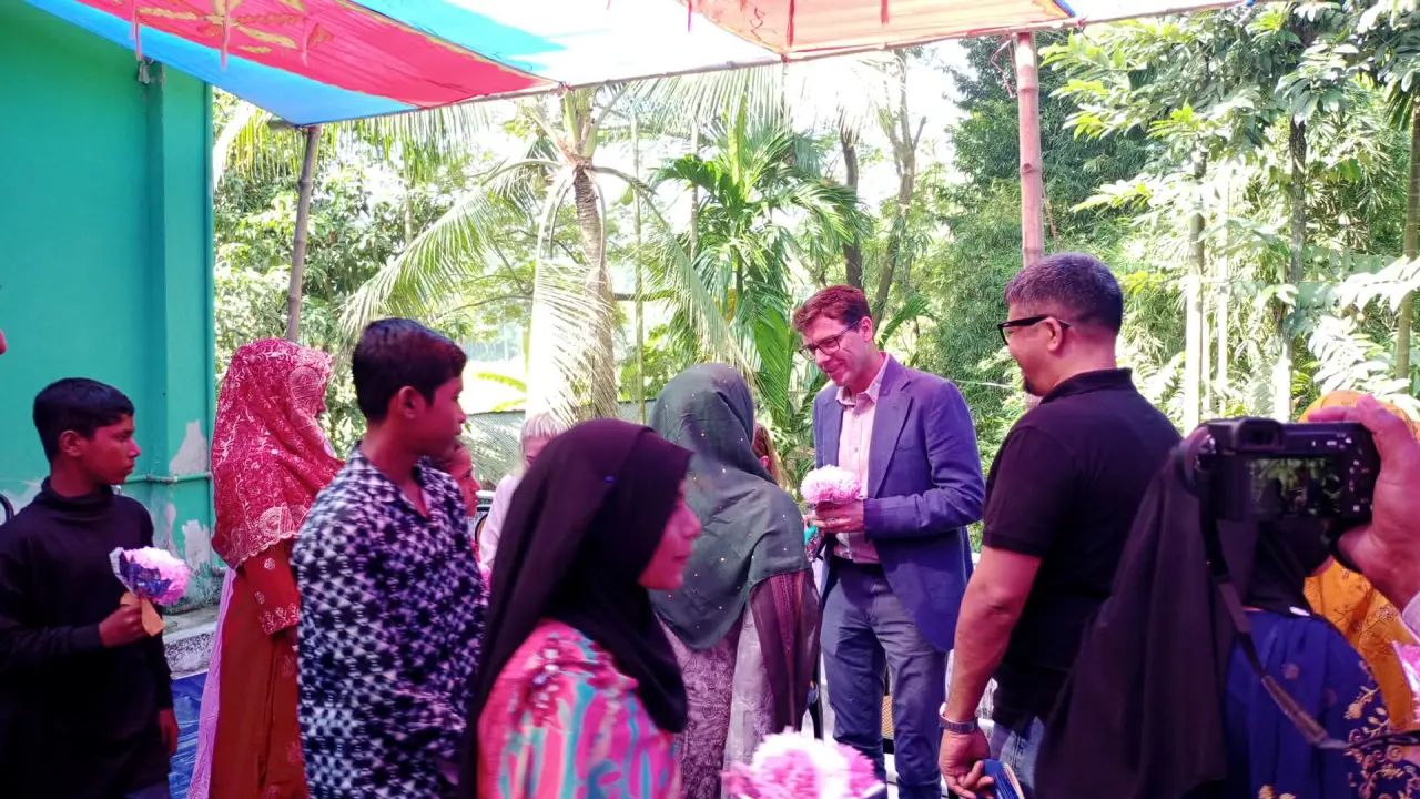 বামনায় নরওয়ে রাষ্ট্রদূতসহ উচ্চপর্যায়ের প্রতিনিধিদলের প্রকল্প পরিদর্শন