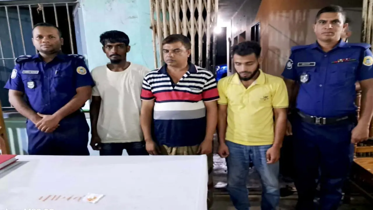 বামনায় পুলিশের পৃথক অভিযানে ৫০ পিস ইয়াবাসহ গ্রেপ্তার ৩