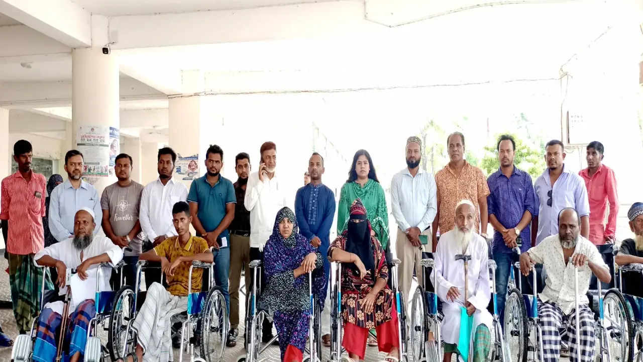 বামনায় সমাজসেবা কার্যালয়ের উদ্যোগে ১৪ অসহায় ও প্রতিবন্ধীর