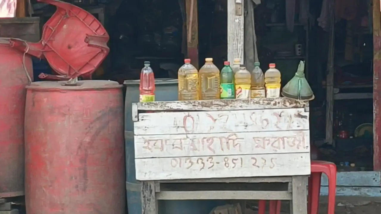 বারবার অগ্নিসংযোগ—কঠোর ব্যবস্থা নেই প্রশাসনের" বাড়ছে বরগুনাবাসীর নিরাপত্তা শঙ্কা