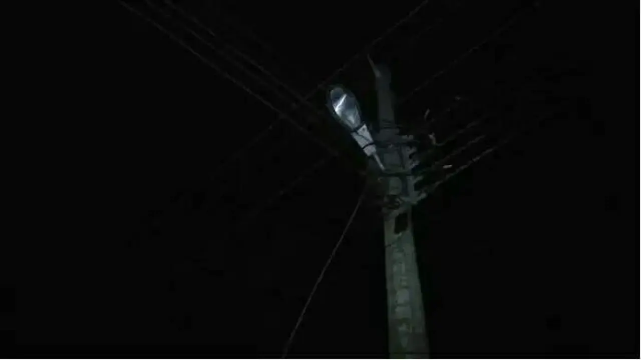 বাড়ছে চুরি ও ছিনতাই রংপুর সিটির ৩৩ ওয়ার্ডে ১০ হাজার সড়কবাতি অকেজো