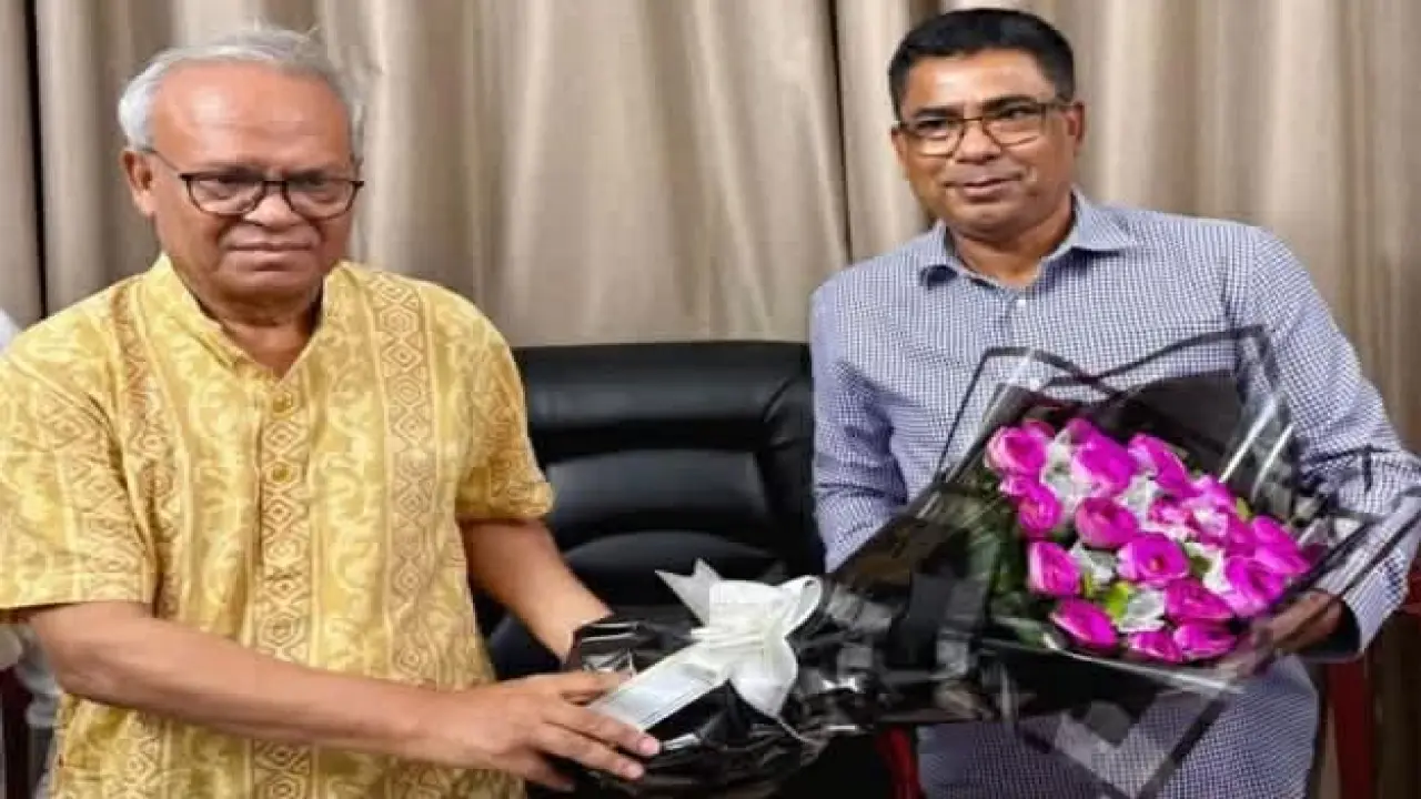 বিএনপির ভারপ্রাপ্ত মহাসচিবের সঙ্গে কেন্দ্রীয় যুবদল নেতা ইখতিয়ার রহমান কবিরের সাক্ষাৎ