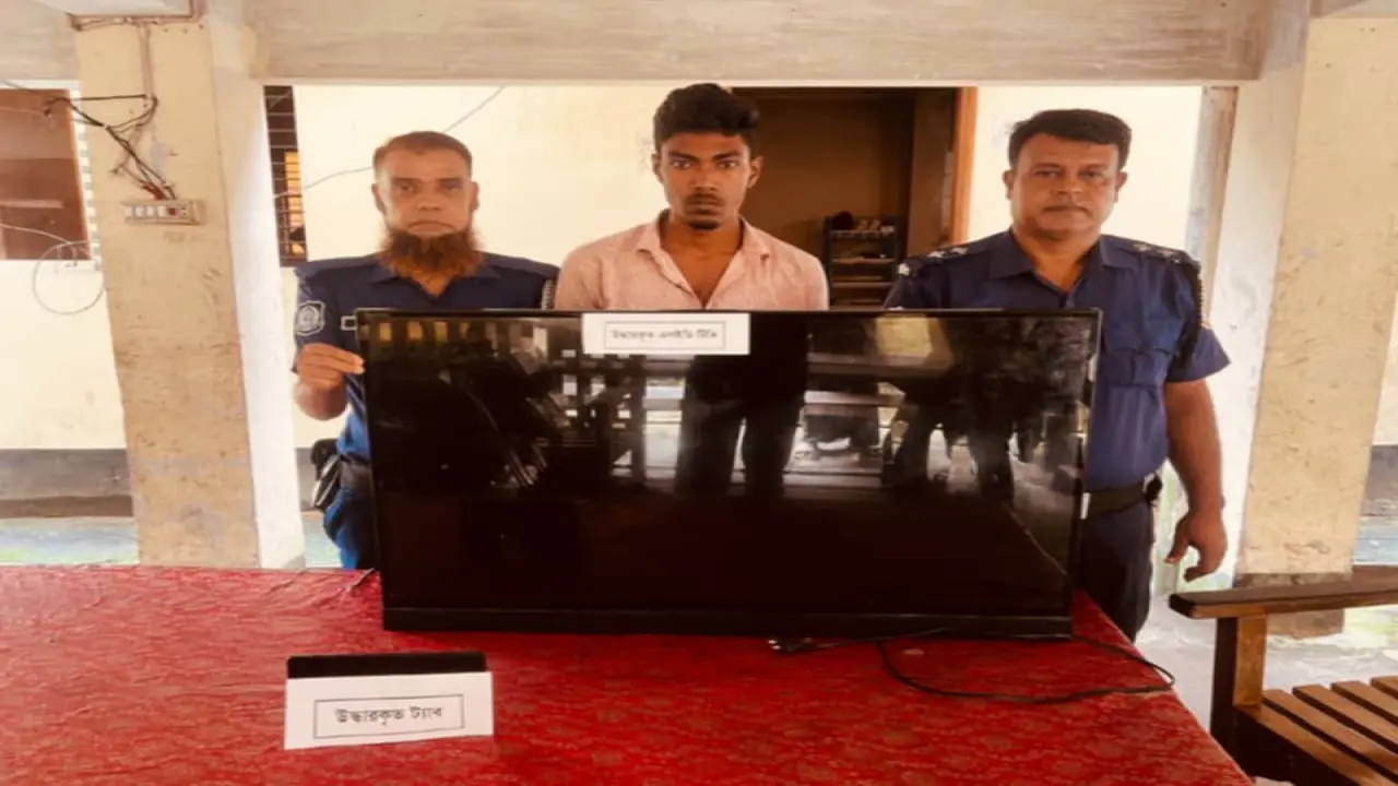 বোরহানউদ্দিনে চাঞ্চল্যকর চুরির ঘটনায় চোর চক্রের ২ সদস্য গ্রেপ্তার,প্রশংসা ভাসছেন এসপি ও ওসি