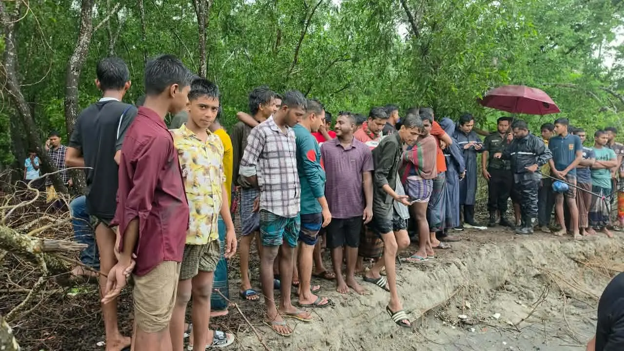 বরগুনার শুভসন্ধ্যা সমুদ্র সৈকতে গোসলে নেমে নিখোঁজ এক পর্যটক, উদ্ধার অভিযান চলছে