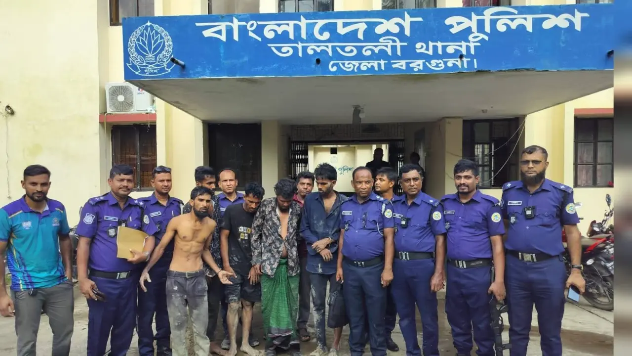 বরগুনার তালতলীতে বিদেশি পিস্তলসহ ৫ জন আটক, পুলিশে সোপর্দ