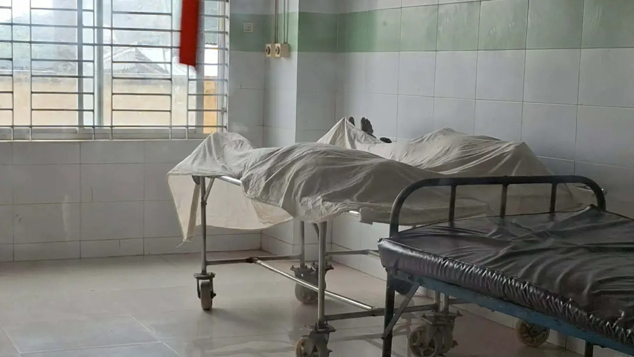 বরগুনায় চার্জে থাকা অটোরিকশায় বিদ্যুৎস্পৃষ্টে স্বামী–স্ত্রীর মৃত্যু, আহত মেয়ে