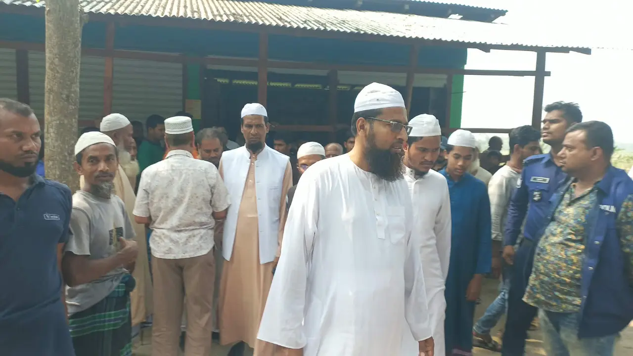 বরগুনায় গভীর রাতে মুদি দোকানে দুর্বৃত্তদের অগ্নিসংযোগ, ঈদের আগে লক্ষাধিক টাকার ক্ষতি