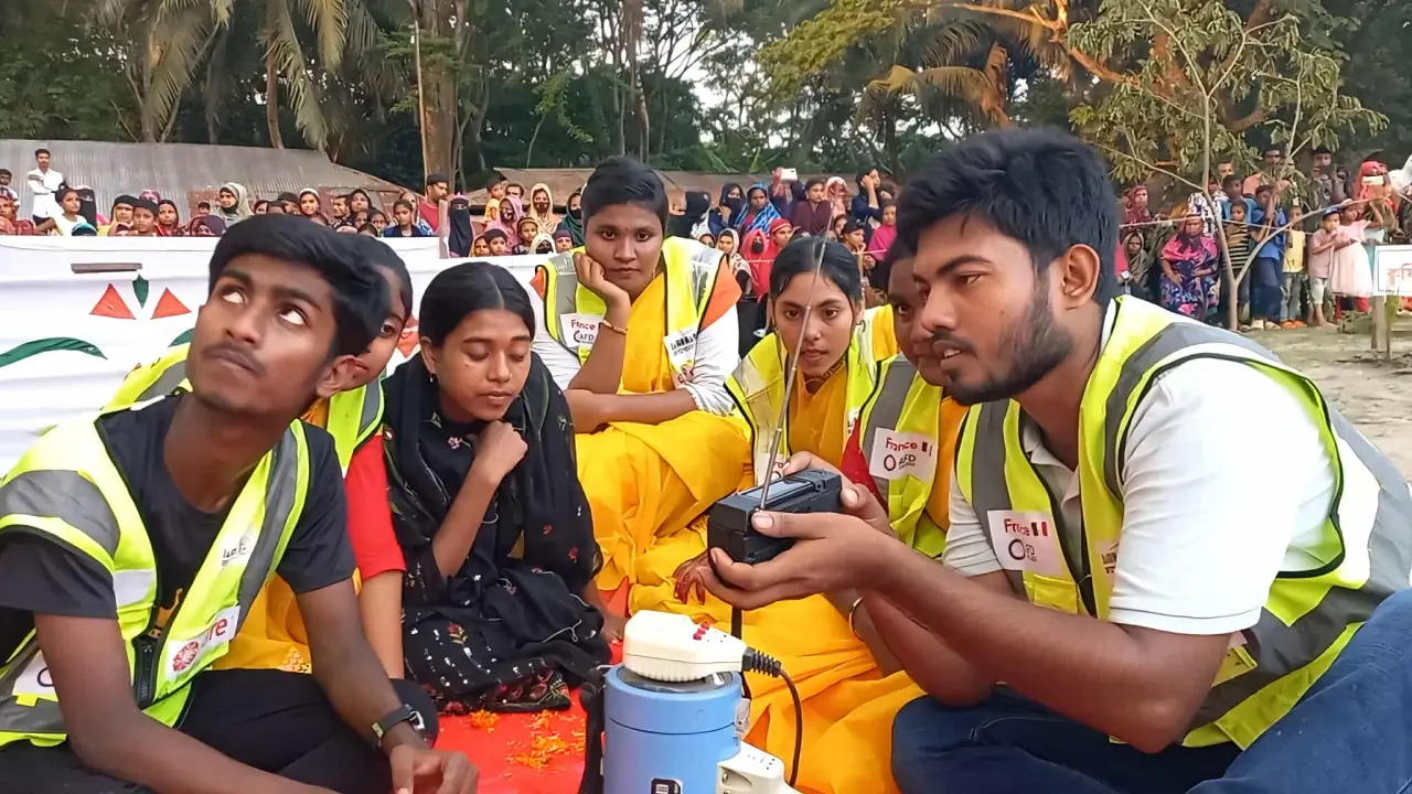 বরগুনায় জাগোনারীর ‘উইলি’ প্রকল্পের উদ্যোগে স্থানীয়দের সতর্ক করতে কৃত্রিম ঘূর্ণিঝড়