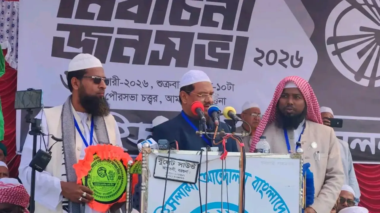 বরগুনায় পীর সাহেব চরমোনাই  ৫ আগষ্টের পরে অনেকে যখন দখলদারীতে মত্ত ছিলো আমরা তখন সংখ্যালঘুদের নিরাপত্তা নিশ্চিত করেছি   -পীর সাহেব চরমোনাই