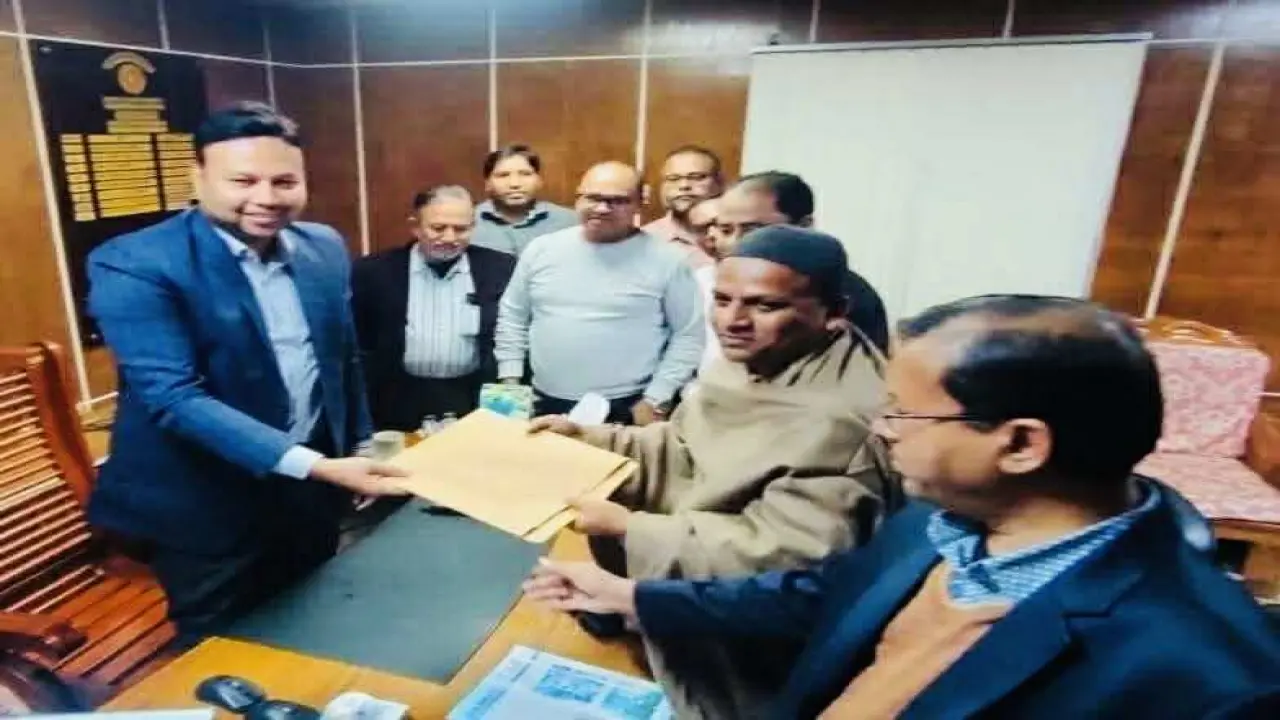 বরিশাল-৪ মনোনয়ন ফরম সংগ্রহ করলেন বিএনপির প্রার্থী রাজিব আহসান।