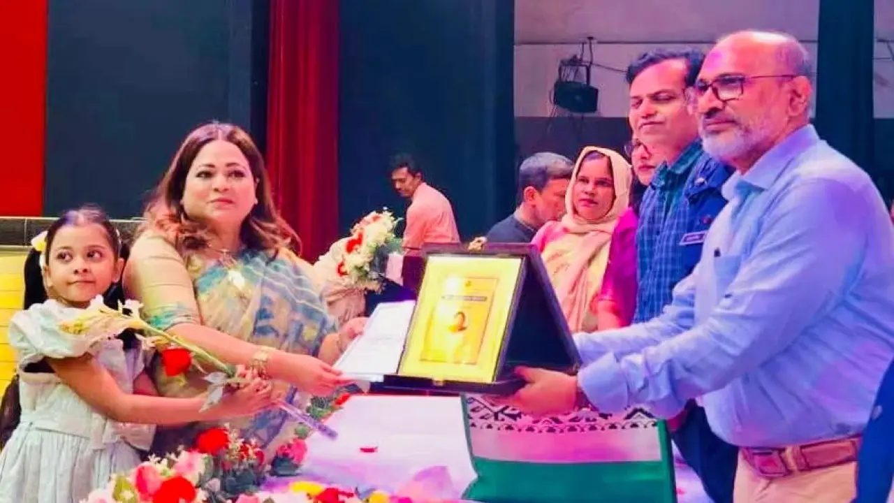 বরিশাল বিভাগীয় ‘অদম্য নারী পুরস্কার পেলেন উজিরপুরের কৃতি সন্তান বিচারক নাহিদা রুমানা মিতু