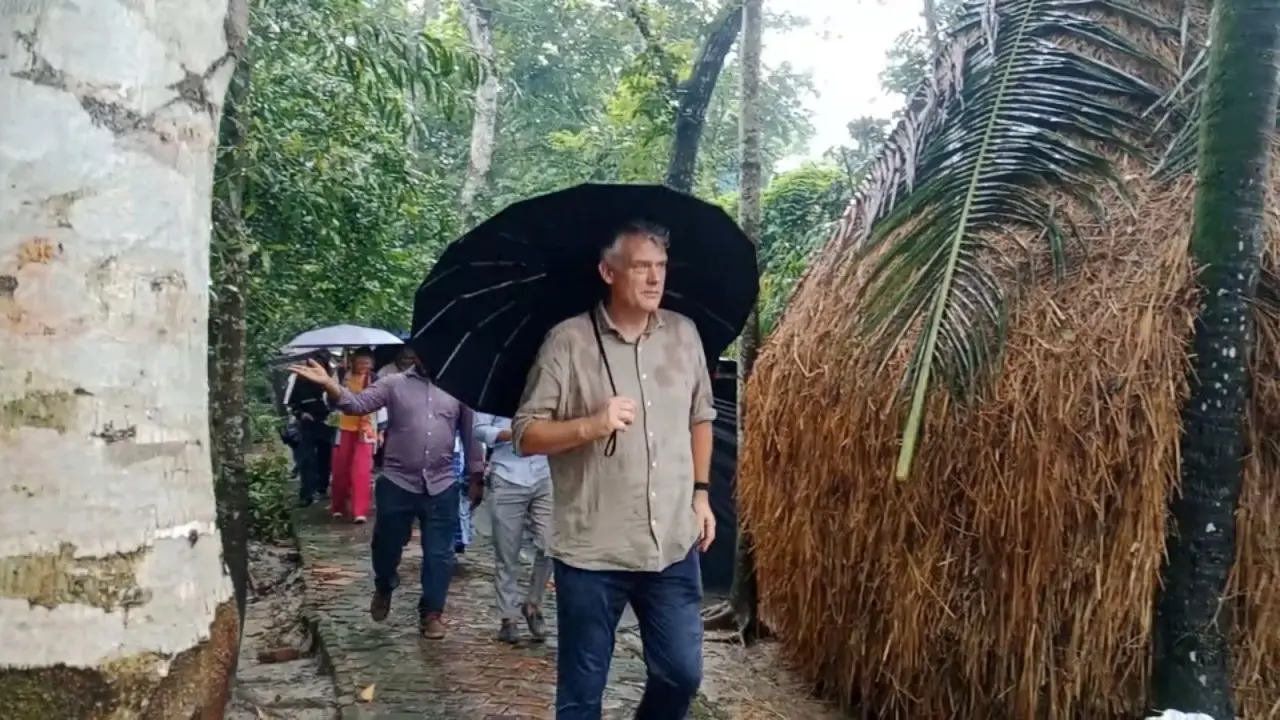 বরিশালে ডাচ রাষ্ট্রদূত ইয়োরিস ভ্যান বোমেল