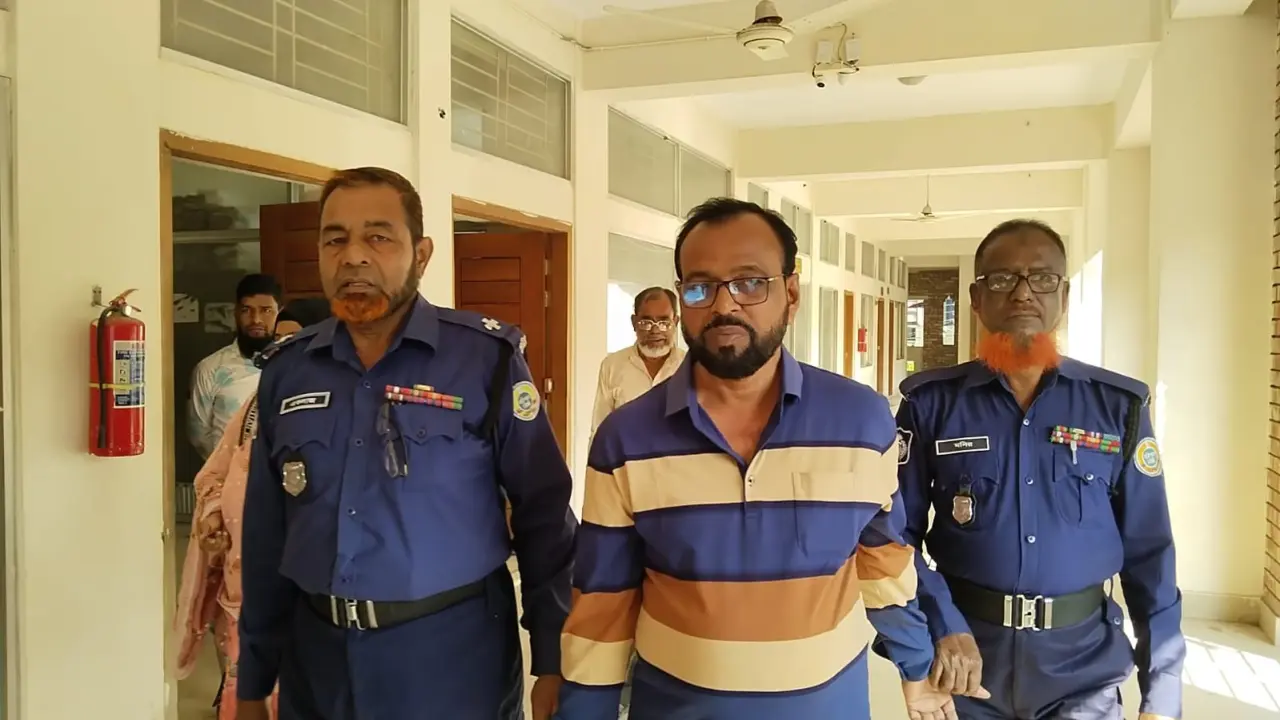 বরিশালে ‍এনআইডি জালিয়াত চক্রের পরিতোষ গাইনকে কারাগারে প্রেরণ