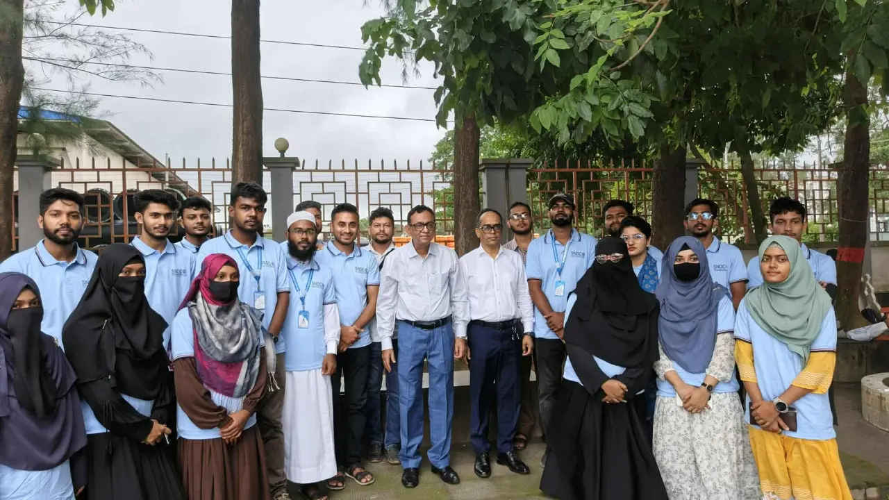 বরিশালে কর্মজীবী নারী ও শিশুদের সাথে মতবিনিময়ে শ্রম সচিব