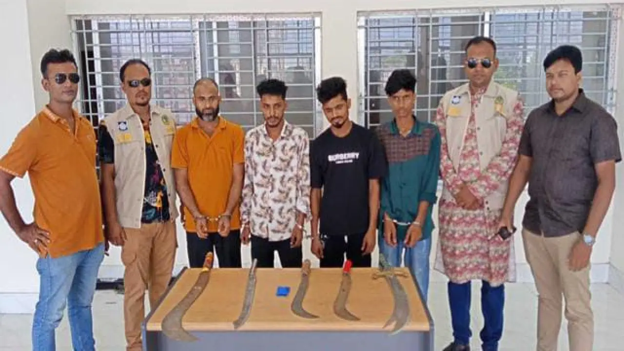 বরিশালে অস্ত্র-ইয়াবাসহ ইউপি সদস্য ‘মাদক সম্রাট’ রাসেল মেম্বার গ্রেফতার