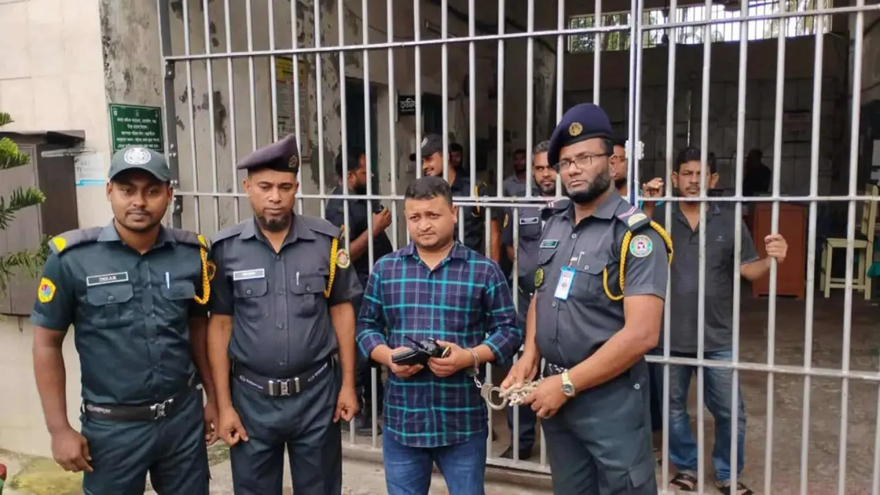 বরিশালে ভুয়া গোয়েন্দা সদস্য আটক