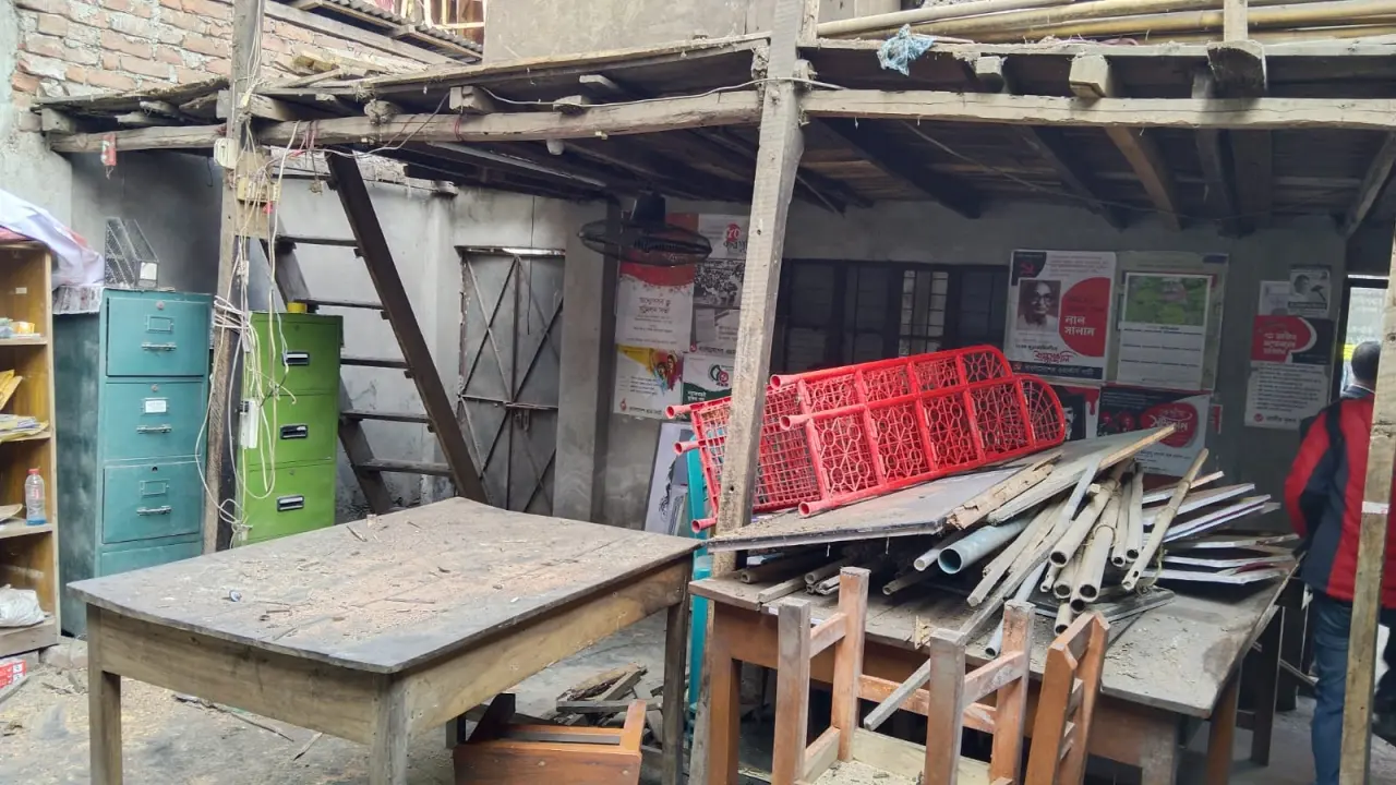 বরিশালে ওয়ার্কার্স পার্টির কার্যালয় ভাঙচুর, থানায় অভিযোগ