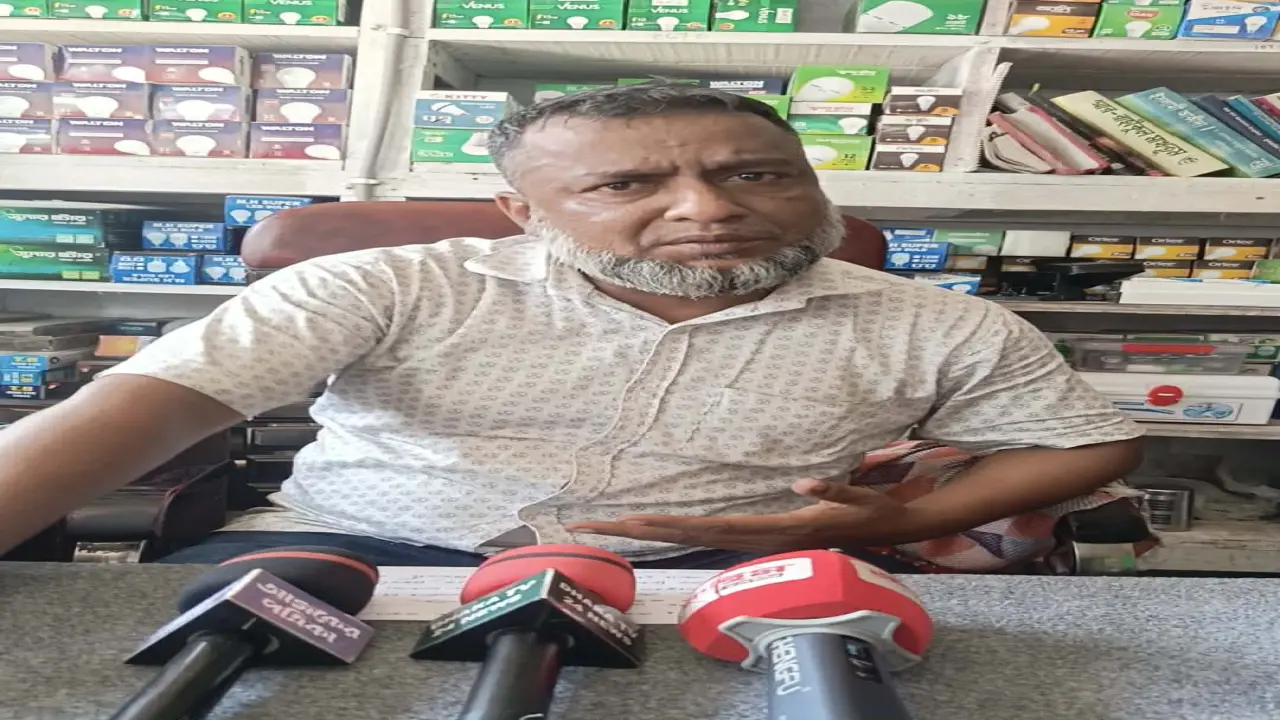 চালের ডিলারশিপ নিয়ে বিরোধ,হাসান ফরাজি বিভিন্ন সোশ্যাল মিডিয়ায় যুবদল নেতা তৈয়বুর রহমান মাতব্বর কে নিয়ে অপপ্রচারের প্রতিবাদ ও নিন্দা জানালেন দলীয় নেতাকর্মীরা।