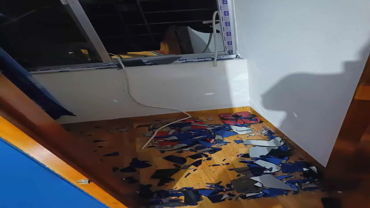 চাঁদাবাজির সংবাদ প্রকাশের পর বাসা ও ব্যবসা প্রতিষ্ঠানে হামলা ও ভাঙচুর