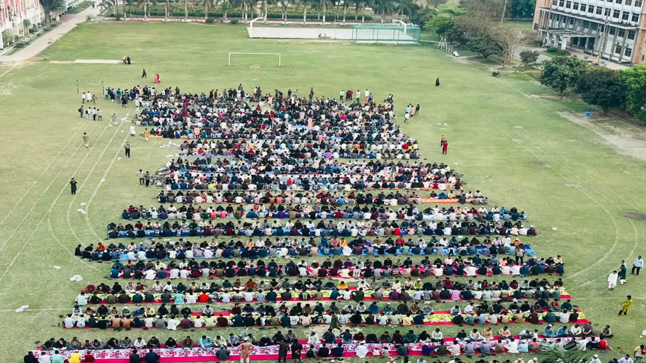 চার হাজারের বেশি শিক্ষার্থীকে ইফতার করালো যবিপ্রবি প্রশাসন