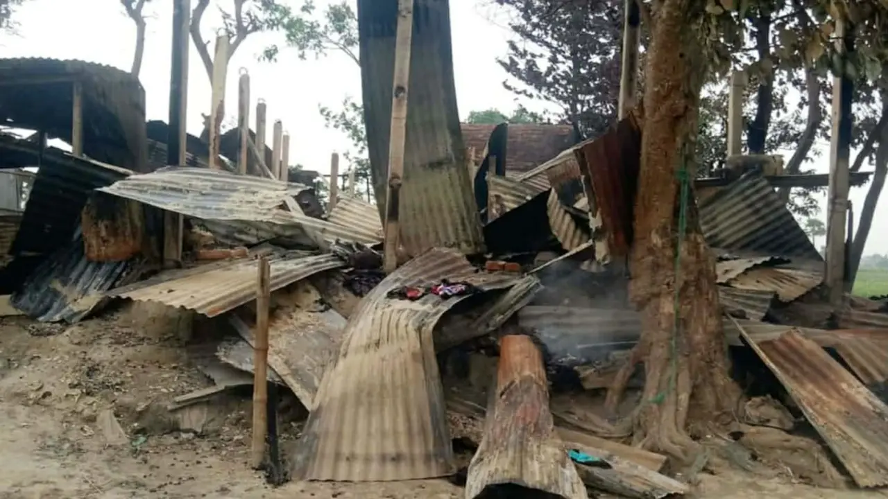 চৌদ্দগ্রামে তুচ্ছ ঘটনায় দফায় দফায় সংঘর্ষ, বাড়িঘরে অগ্নিসংযোগ ও লুটপাট
