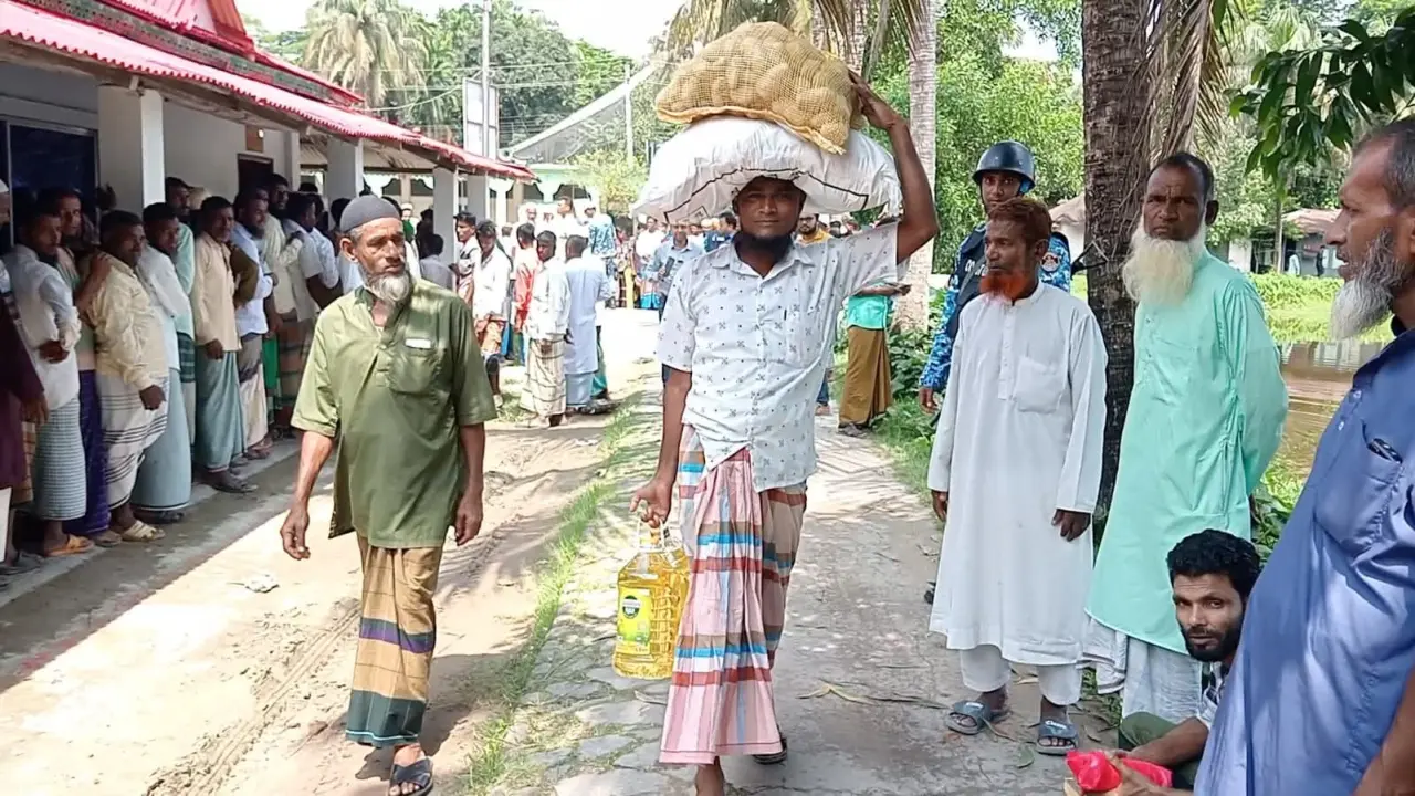 চরফ্যাশনে ২মাসের খাদ্যসামগ্রী পেয়ে মহাখুশি জেলেরা