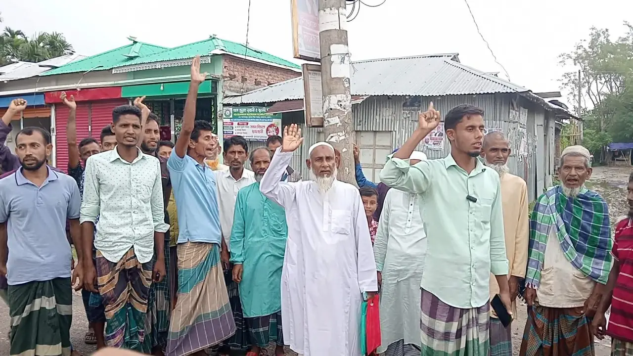 চরফ্যাশনে মিথ্যা চাঁদাবাজী মামলা প্রত্যাহারের দাবী ফুসে উঠছে গ্রামবাসী