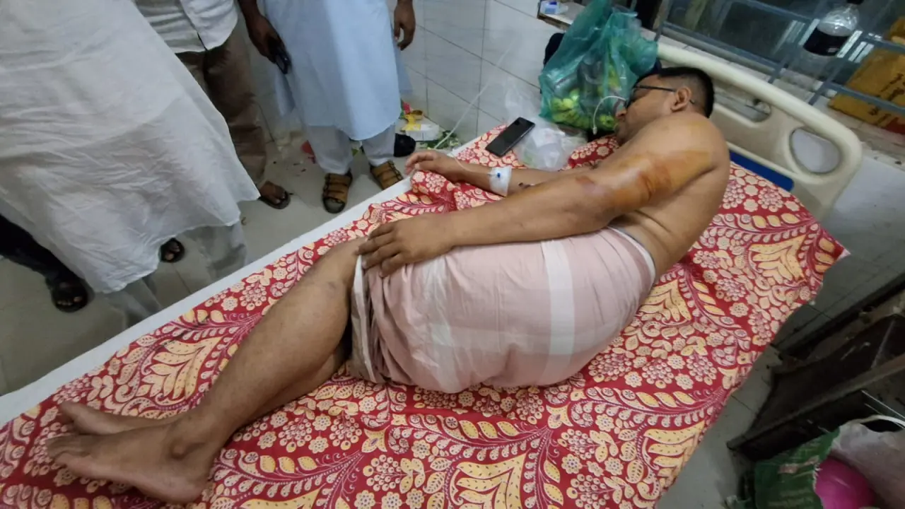 চরফ্যাশনে প্রধান শিক্ষকের নিন্দেশে সহকারী শিক্ষককে পিটিয়ে আহত!