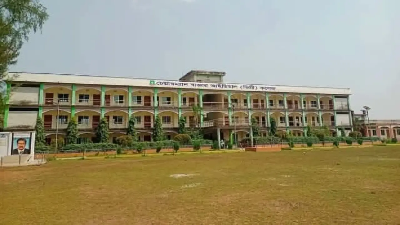 চরফ্যাশনে শিক্ষামন্ত্রীর নির্দেশনা বাস্তবায়ন করলেন ইউএনও,৪ শিক্ষার্থী বহিস্কার