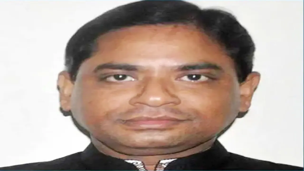 দানব হারিছকে রাজনীতিতে প্রতিষ্ঠিত করতে মরিয়া তার ক্যাডার বাহিনী