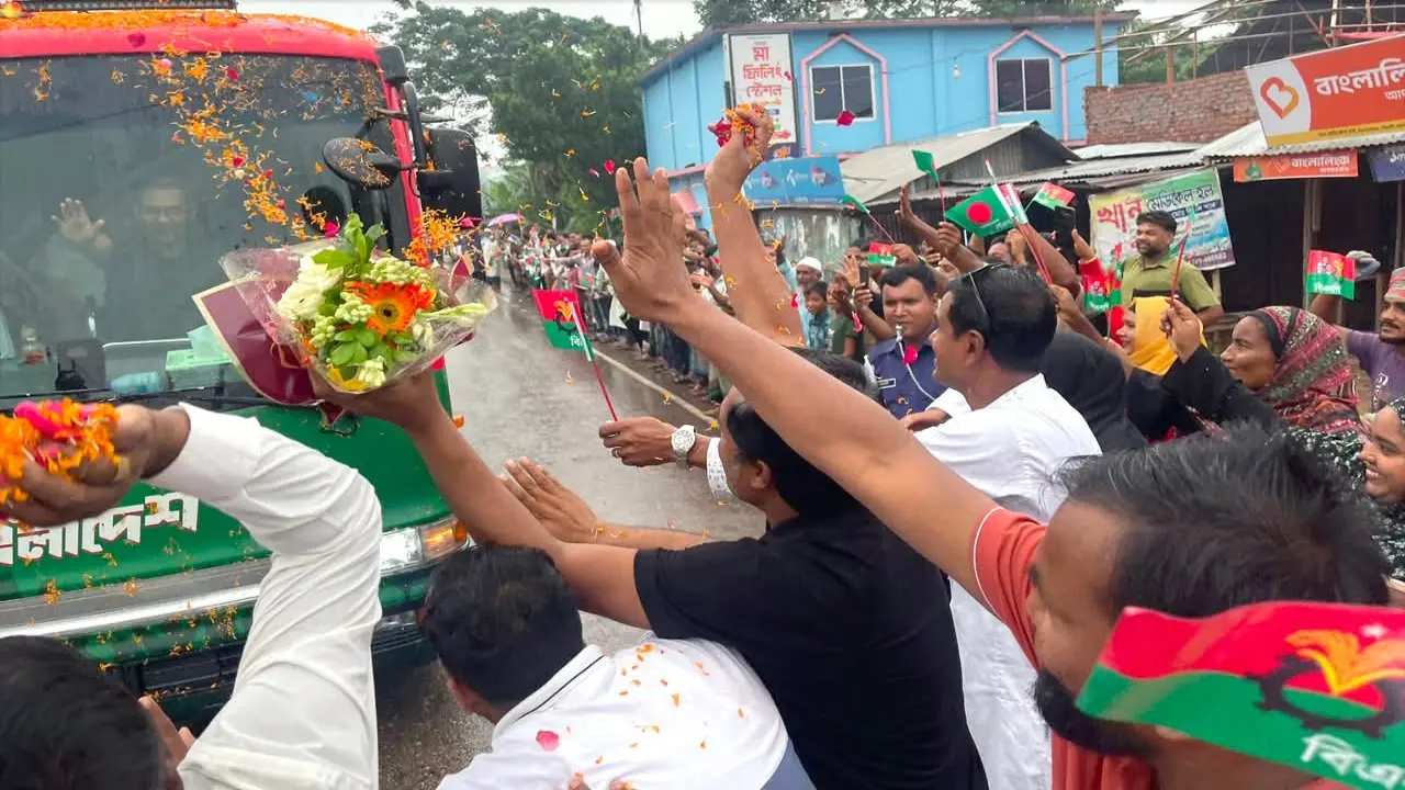 দক্ষিণাঞ্চলের প্রবেশদ্বারে প্রধানমন্ত্রীকে বরন