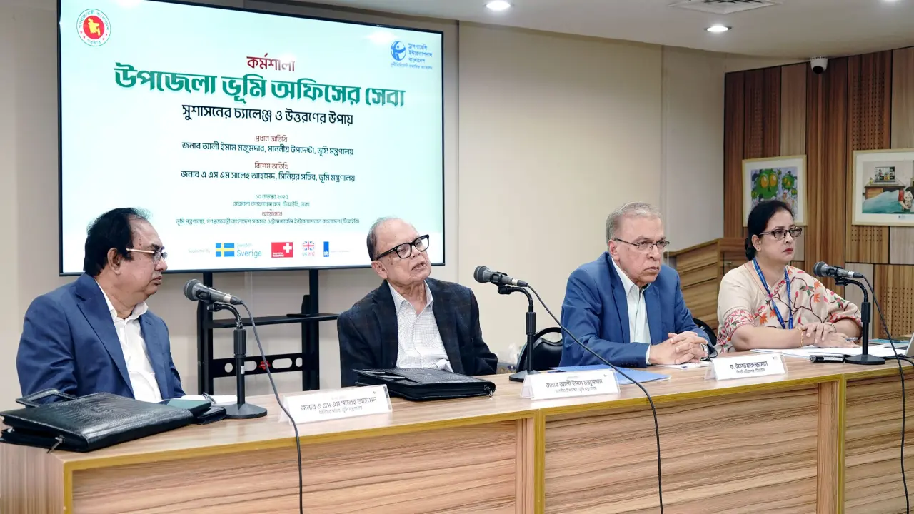 দ্রুত সেবার ক্ষেত্রে সবার আগে জনগণ:ভূমি উপদেষ্টা