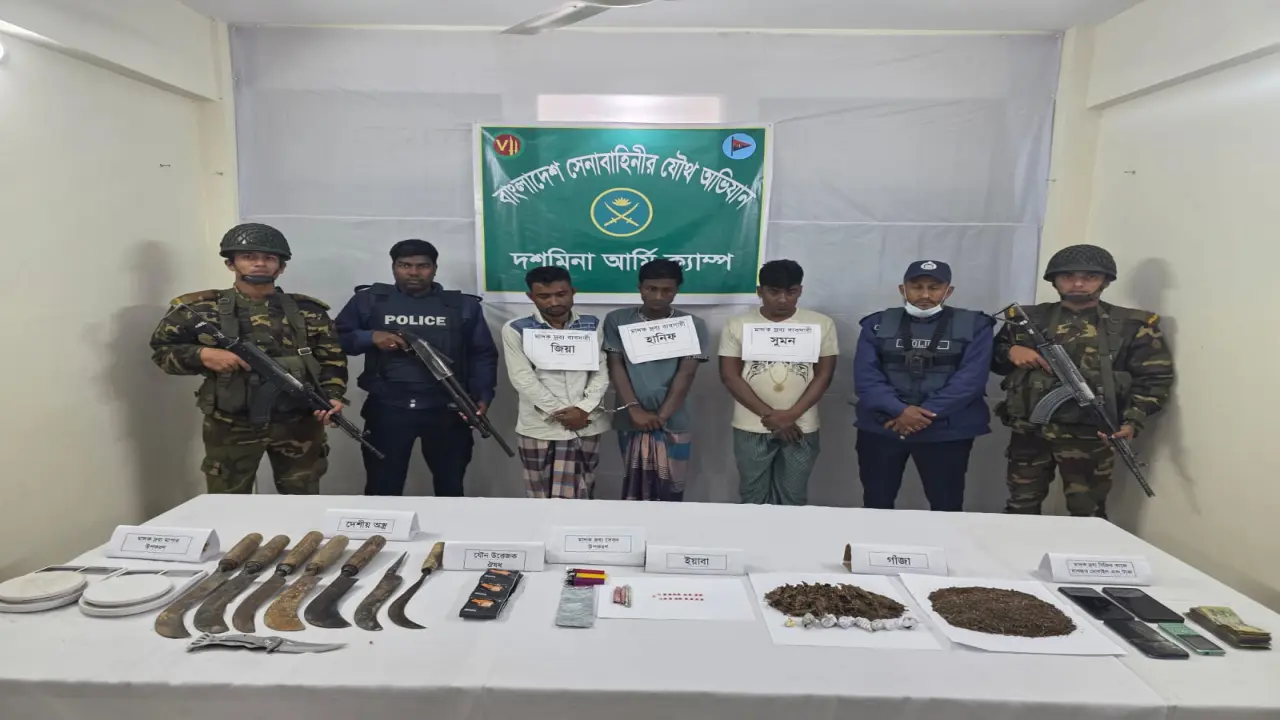 দশমিনায় যৌথ বাহিনী ও থানা পুলিশের অভিযানে মাদকদ্রব্য, দেশি অস্ত্র সহ আটক ৩।