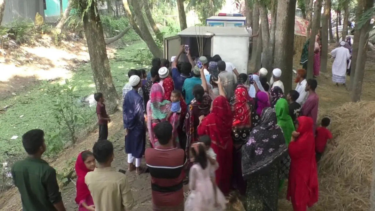 গাজীপুরে গলা কেটে হত্যা গোপালগঞ্জের একই পরিবারের ৫ জনের মরদেহের দাফন সম্পন্ন, আসামী ধরতে পুলিশের তৎপরতা