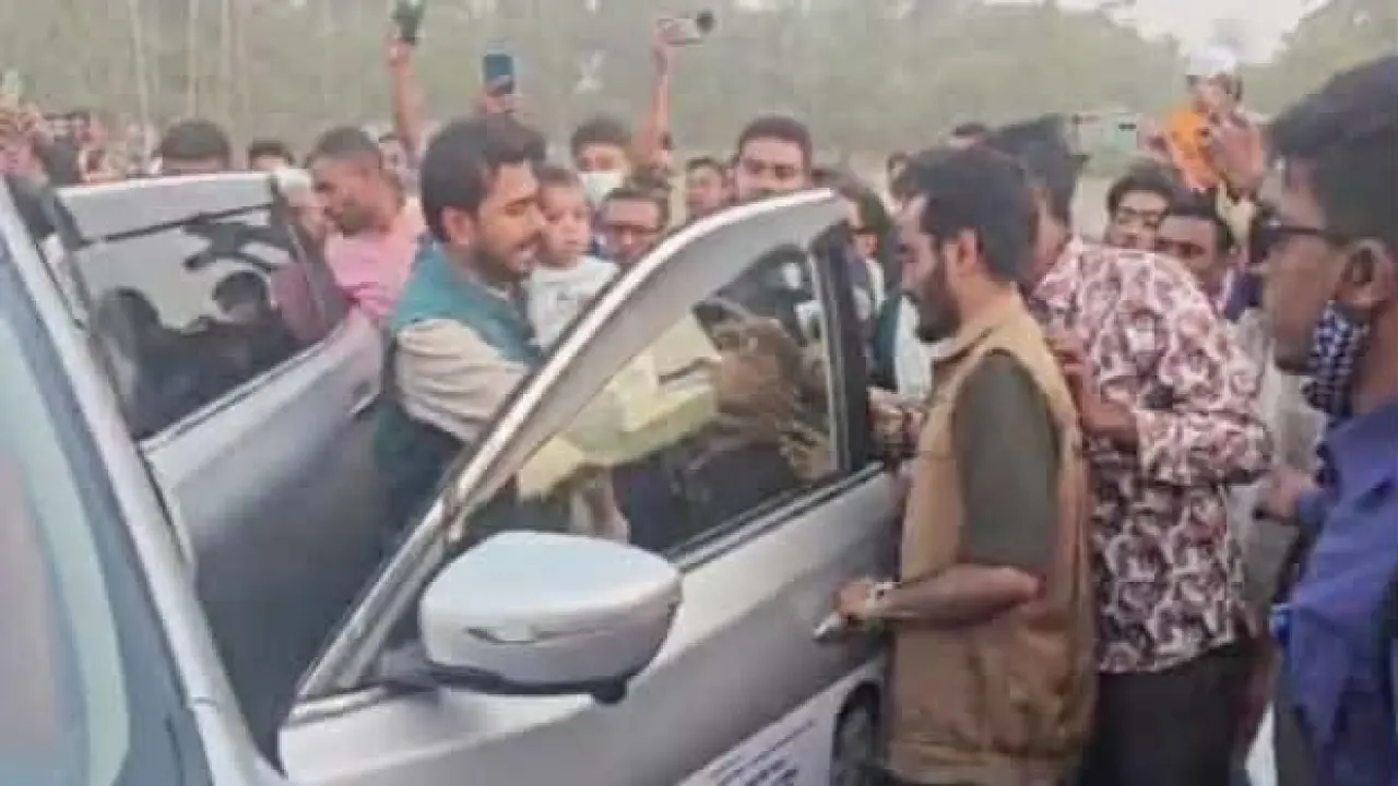 গলাচিপা থেকে হেলিকপ্টারযোগে ঢাকার উদ্দেশ্যে যাত্রা পটুয়াখালী-৩ আসনের নবনির্বাচিত এমপি ভিপি নুরের