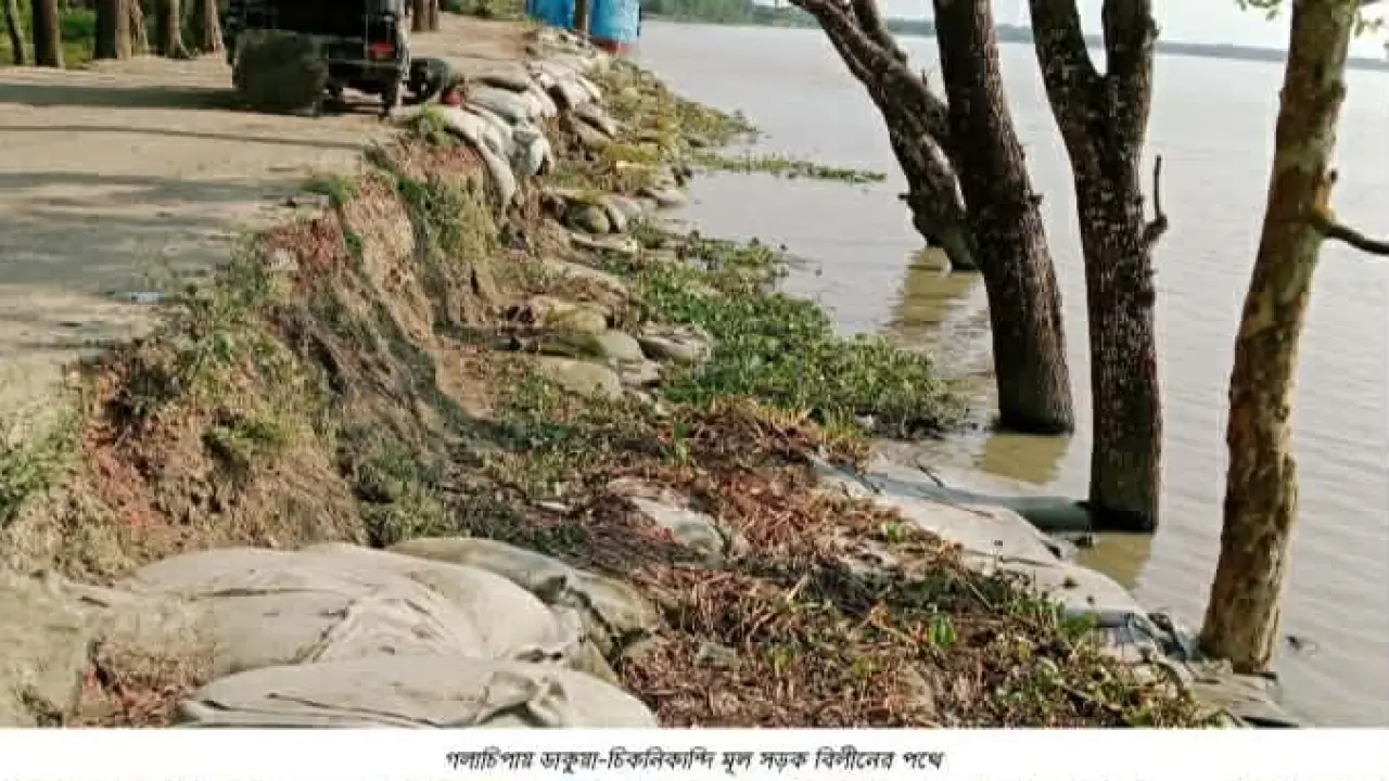 গলাচিপায় ডাকুয়া-চিকনিকান্দি মূল সড়ক বিলীনের পথে