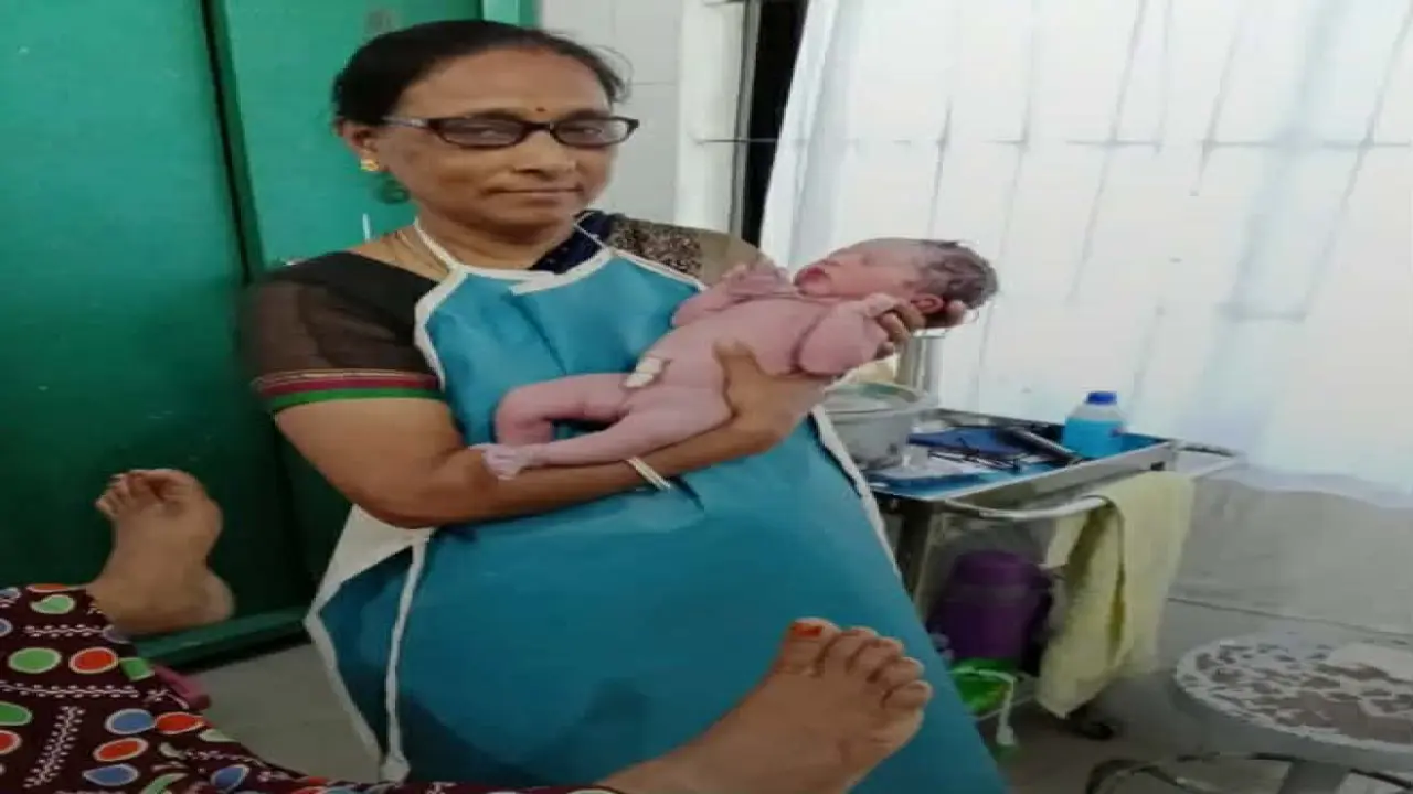 গলাচিপায় ঈদের দিনের স্বাস্থ্য ও পরিবার পরিকল্পনা সেবা মিলছে মা ও শিশু কল্যাণ কেন্দ্রে নরমাল ডেলিভারি