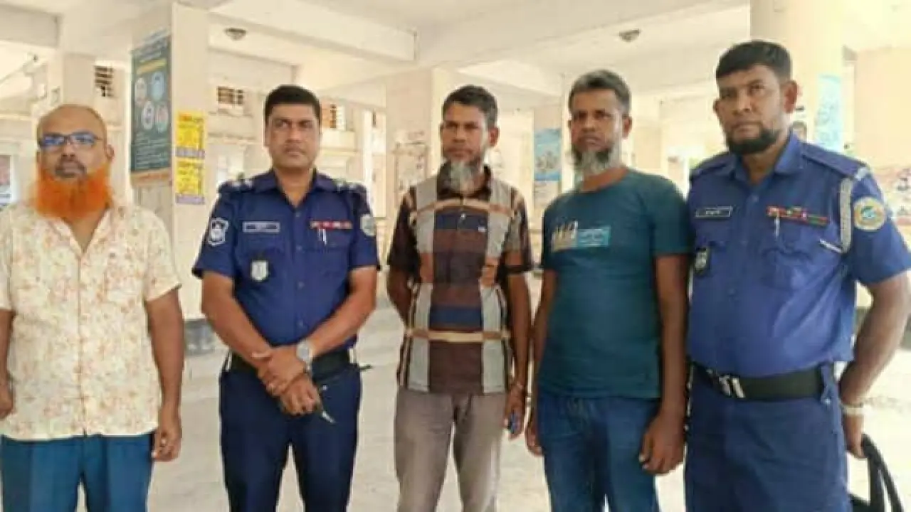 গলাচিপায় ফেয়ার প্রাইজের চাল বিতরণে অনিয়ম: ডিলার  আটক