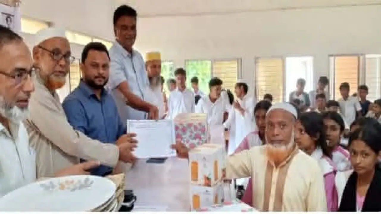 গলাচিপায় গ্রীষ্মকালীন ক্রীড়া প্রতিযোগিতায় কৃতি শিক্ষার্থীদের পুরস্কার বিতরণ