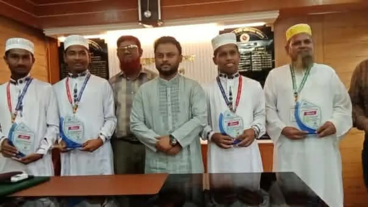 গলাচিপায় কৃতি শিক্ষার্থী ও গুণী শিক্ষকদের সংবর্ধনা