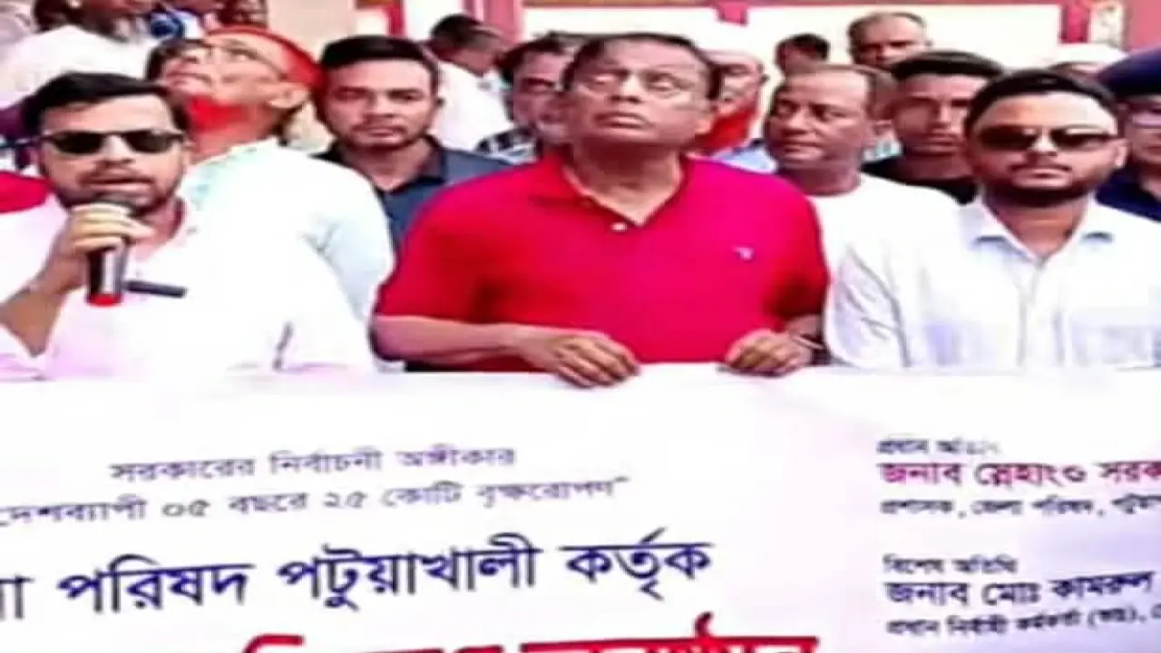 গলাচিপায় শিক্ষার্থীদের মধ্যে ৫০০ বৃক্ষের চারা বিতরণ
