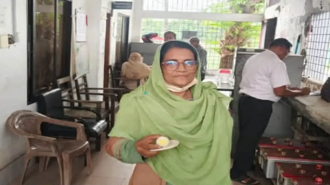 গলাচিপায় স্কুল ফিডিং দেওয়া হচ্ছে তেঁতো ডিম
