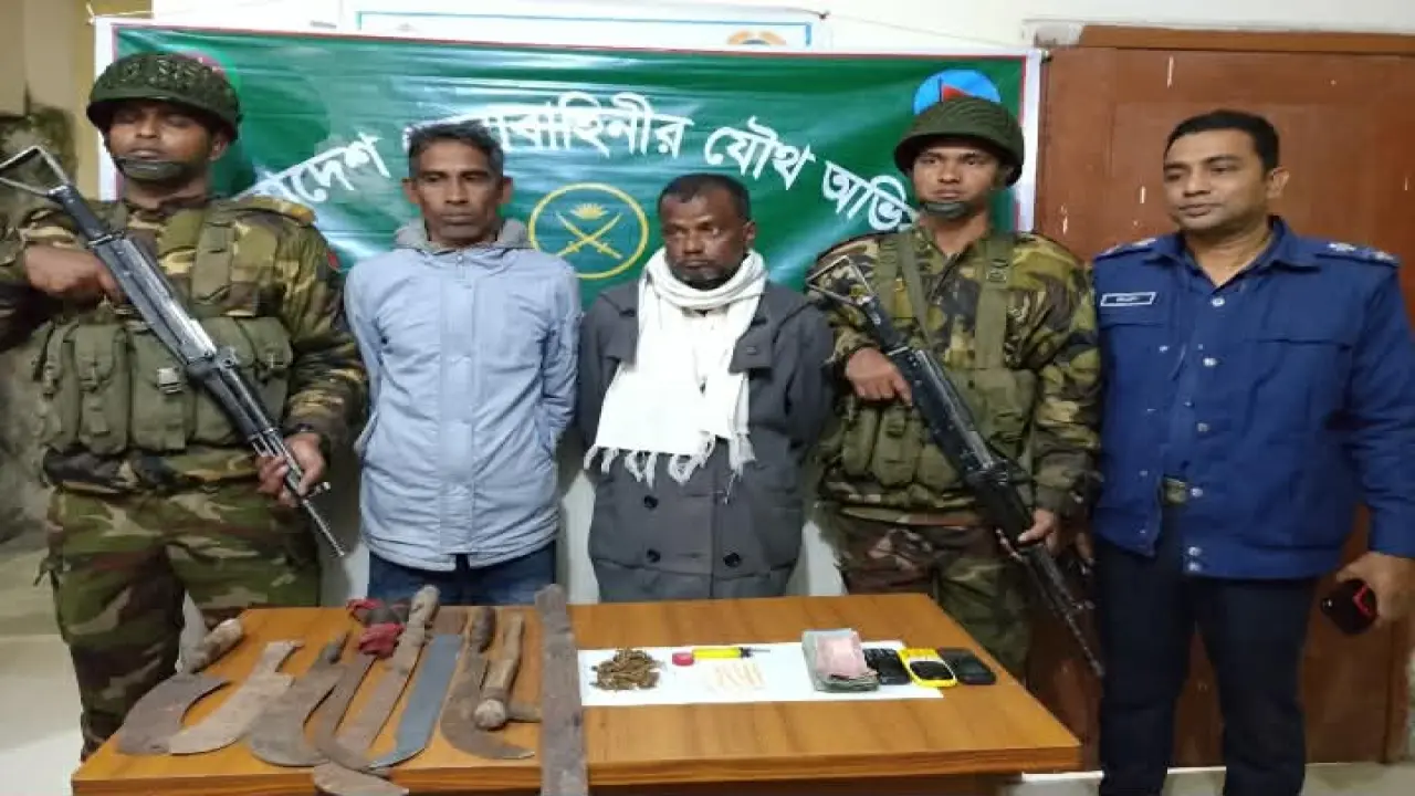 গলাচিপায় ইয়াবা, গাঁজা, দেশি অস্ত্রসহ দুই মাদক ব্যবসায়ীকে গ্রেফতার