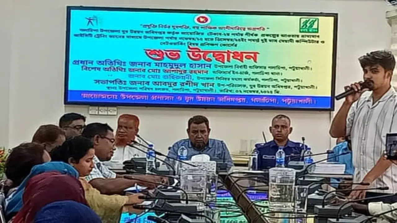 গলাচিপায় যুব উন্নয়নের ভ্রাম্যমাণ ভ্যানের মাধ্যমে কম্পিউটার প্রশিক্ষণের উদ্বোধন