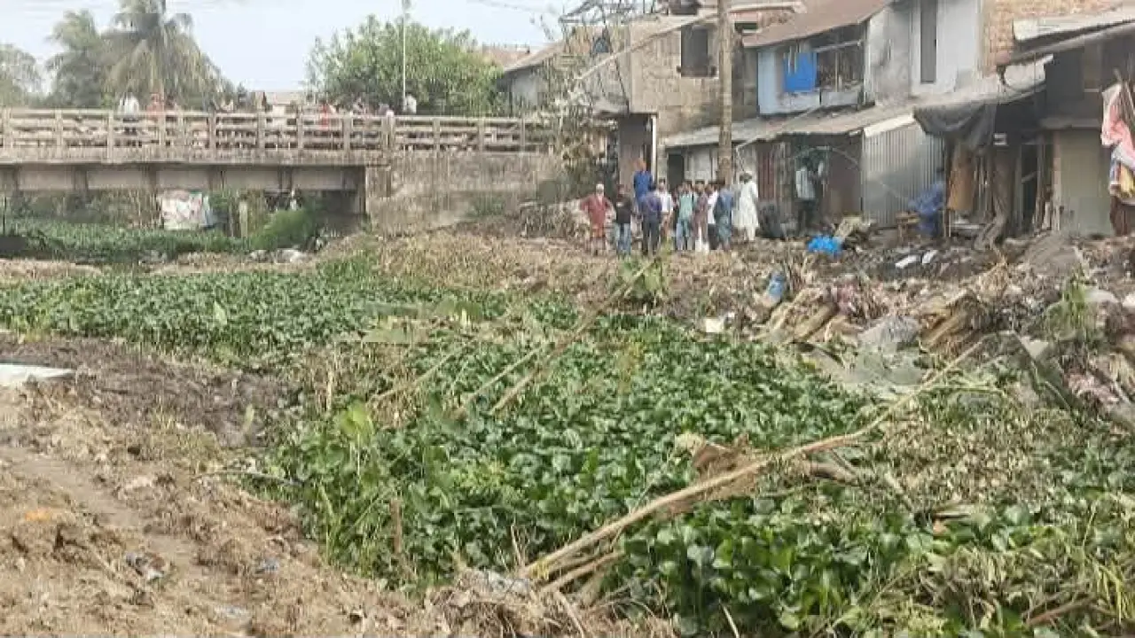 গলাচিপায় খাল খননে স্বজনপ্রীতির অভিযোগ