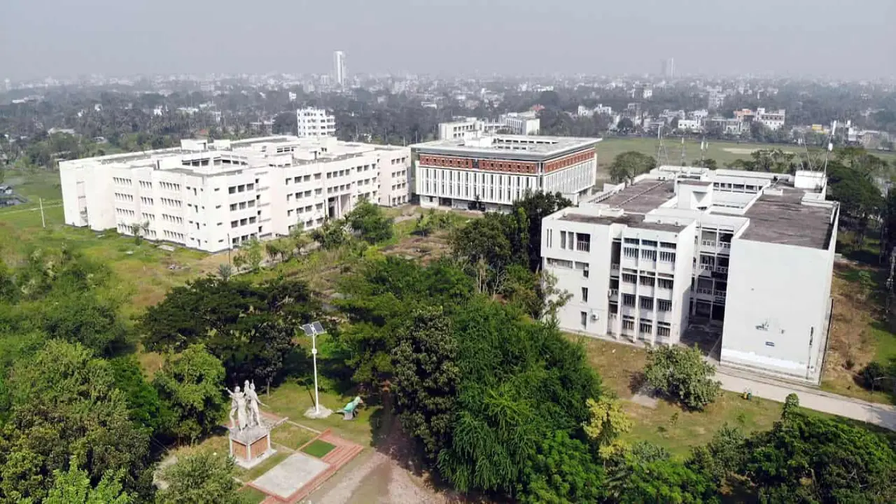 গল্লামারী মৎস খামার হস্তান্তরের দাবি: প্রধান উপদেষ্টার কাছে খুবি শিক্ষার্থীদের খোলা চিঠি