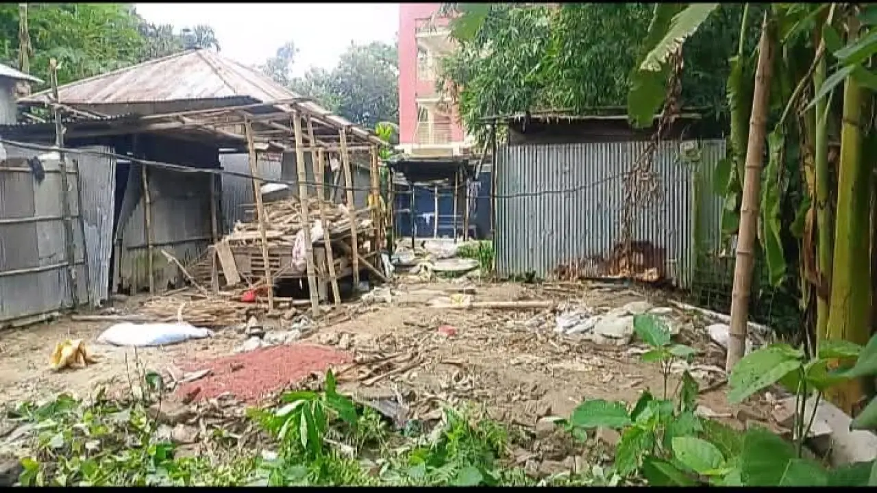 গঙ্গাচড়ায় জমি নিয়ে বিরোধেের জেরে বাড়ি ঘর ভাঙচুর লুটপাটের অভিযোগ