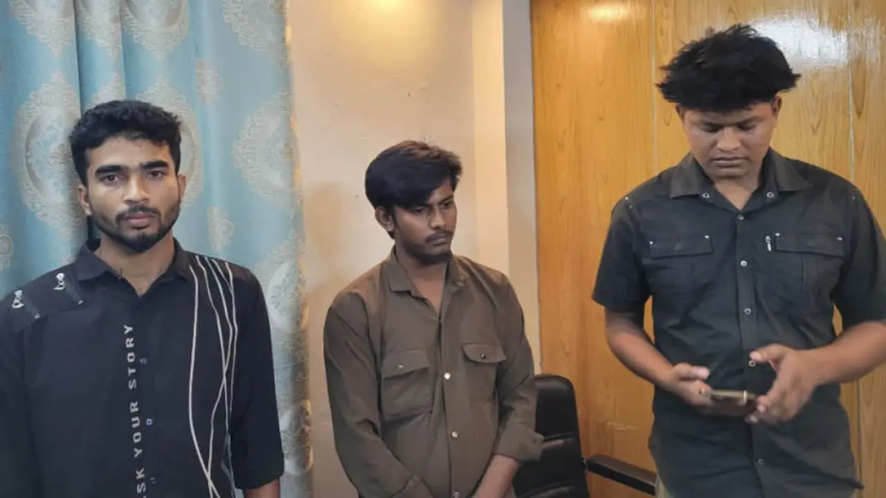 গোবিপ্রবির নারী শিক্ষার্থীকে উত্ত্যক্ত করায় কথিত সাংবাদিকসহ তিনজনকে গণধোলাই, পুলিশে সোপর্দ