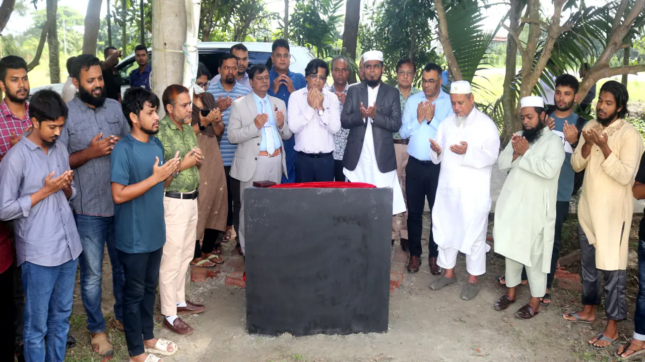 গোবিপ্রবিতে পাঞ্জেগানা মসজিদের ভিত্তি প্রস্থর স্থাপন