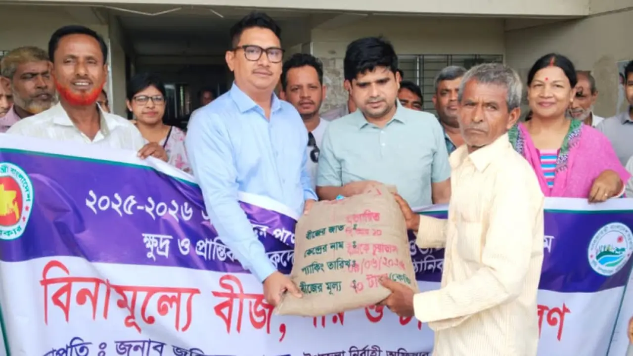 গোপালগঞ্জে ১ হাজার ৩’শ কৃষকের মাঝে বিনামূল্যে কৃষি উপকরণ বিতরণ